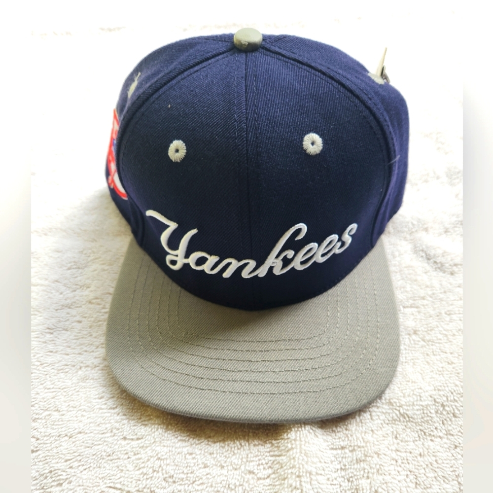 YANKEES|Pro Standard|Official MLB Merchandise Snapback|White/Blue/Gray|Script